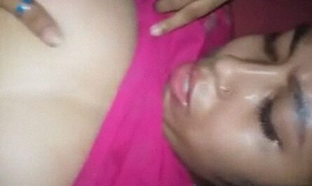 Ganv Ki Sharmili Sexy Bhabhi Ki Chuchi Dabayi