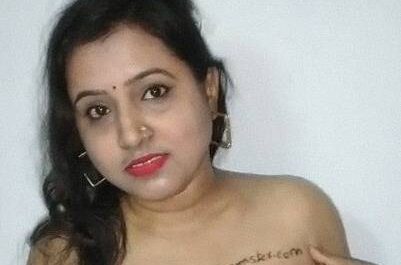 Hot Indian Sexy Desi Girl Stripping XXX Video For Xhamster.Com