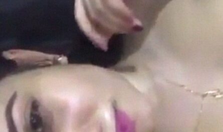 Lankan Slutty Aunty With Beautiful Figure Exposing Naked