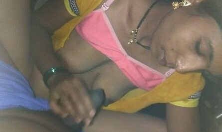 Local Dehati Bihari Whore Shaking And Sucking Lund Of Customer