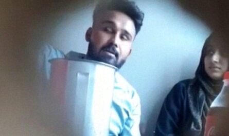 Mallu Hijabi Sexy Girl Kissed And Boobs Sucked In Public Restaurant