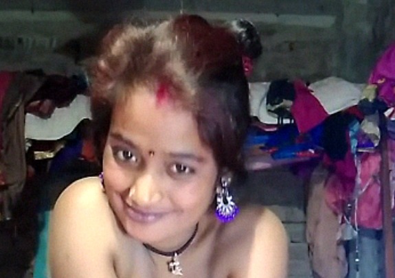 Naughty Sexy Village Lady Exposing Fully Naked XXX Video