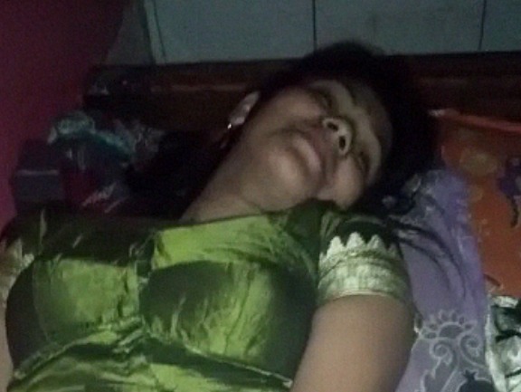 Newly Married Sexy Girl Gets Shy While Exposing Tight Yoni