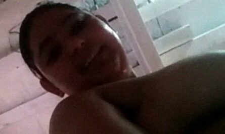 Shameless Desi Sexy Girl Spreading Ass In Bath XXX