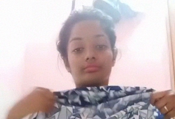 Topless Show Of Desi Sexy Girl For Her Pervert Boyfriend