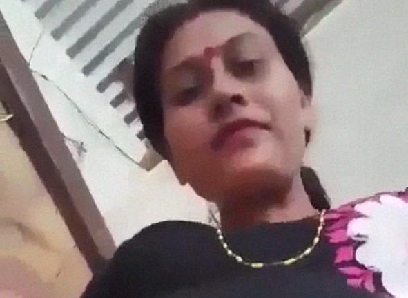 Assame Naughty Boudi Showing Her Nude Buttery Pussy