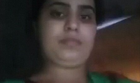 Bd Barishal Hot Bhabhi Showing Boobs And Horny Pussy