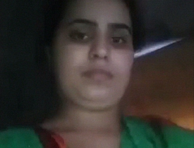 Bd Barishal Hot Bhabhi Showing Boobs And Horny Pussy