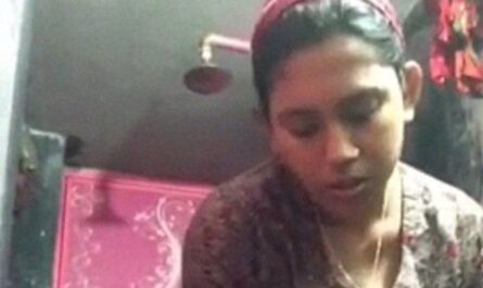 Bangladeshi Bomb Figured Horny Bhabhi Bathing And Dressing Up