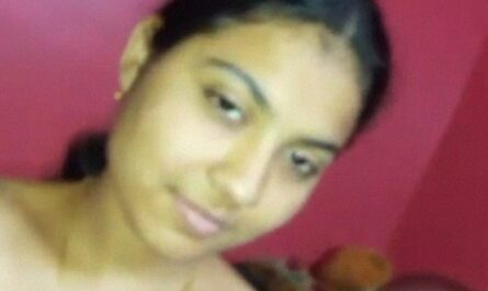 Beautiful Hot Desi Girl Splitting Her Horny Pussy Lips