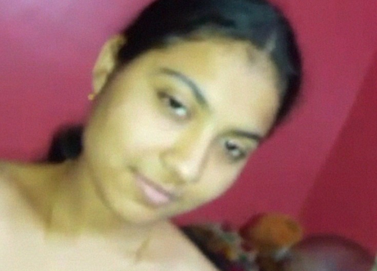 Beautiful Hot Desi Girl Splitting Her Horny Pussy Lips