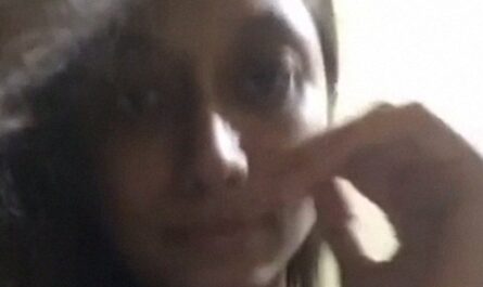 Cute Indian Hot Babe Removing Her Top To Expose Boobs