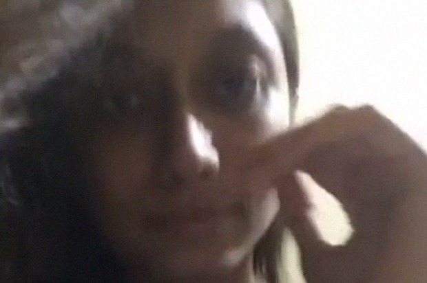 Cute Indian Hot Babe Removing Her Top To Expose Boobs