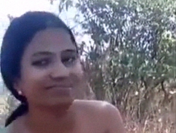 Dehati Desi Slut Outdoor Nude XXX Show