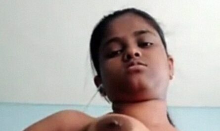 Desi Chubby Beauty Playing With Her Hot Sexy Figure