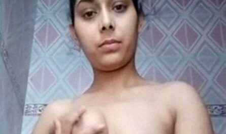 Desi Horny Lady Showing Off Her Tight Asshole And Pussy