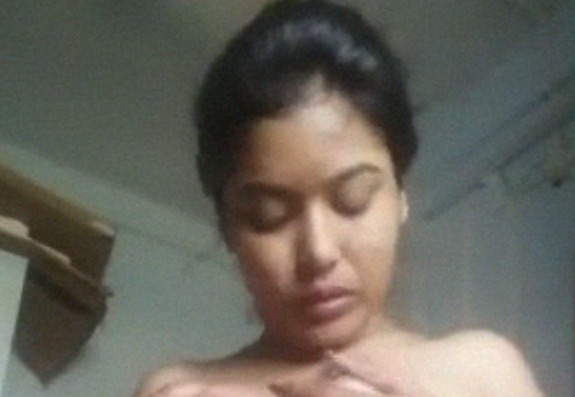 Firm Boobed Sexy Desi Beauty Fondling Her Breast