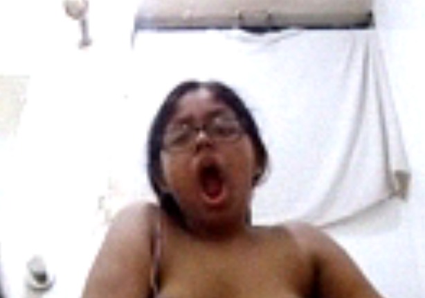 Horny Nerdy Indian Bitch Rubbing Chut In Bathroom Video