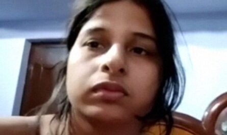 Hot Bengali Beauty Stripping And Showing Nude XXX Video