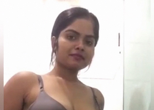 Indian Sexy Girl With Beautiful Figure And Face Nude Desi Mms