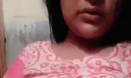 Indian Sexy Bhabhi Savita Showing Her Hot Boobs