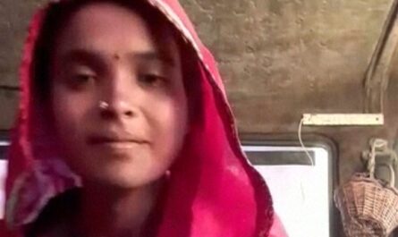 Indian Sexy Village Girl Masturbating Horny Pussy Using Brinjal Video