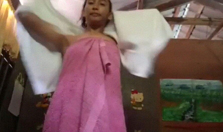 Local Sexy Village Lady Showing Fully Naked In Tin Shed House