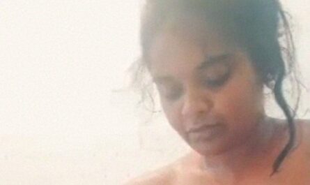 Mallu Milf Aunty Pooru Show In Bathroom