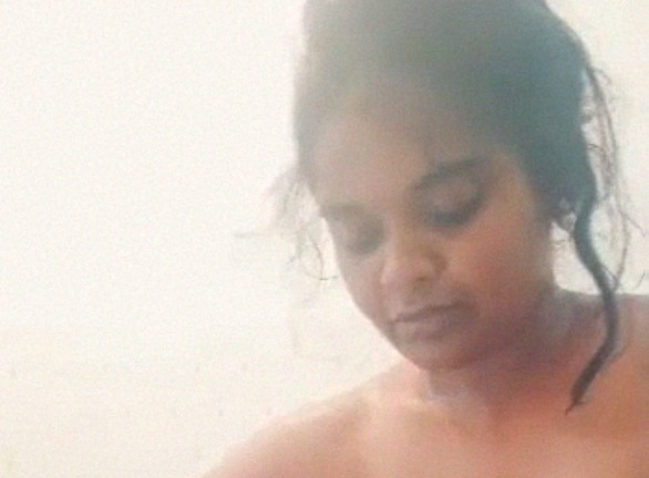 Mallu Milf Aunty Pooru Show In Bathroom
