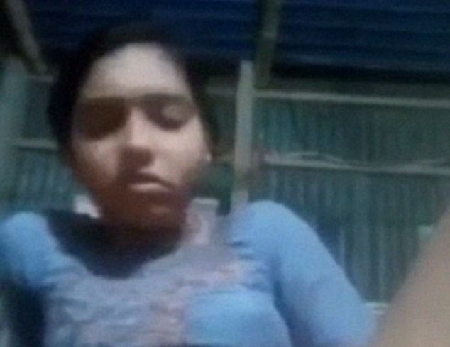 Narayanganj Horny Girl Masturbating Using Banana Mms Video