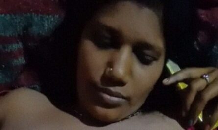 Randi On The Phone While Pervert Client Exploring Naked Figure