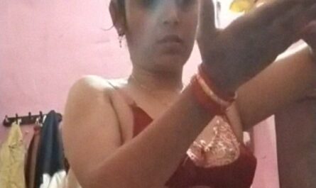 Ratlam Ki Sexy Aunty Oiling Pussy Desi Mms Video