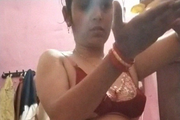 Ratlam Ki Sexy Aunty Oiling Pussy Desi Mms Video
