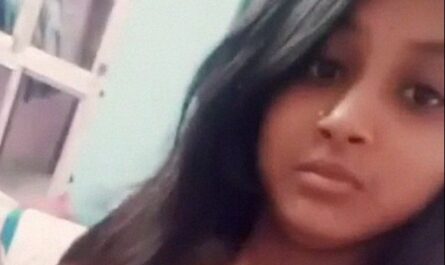 Sexy Bengali Teen Girl Showing Her Virgin Hot Figure XXX