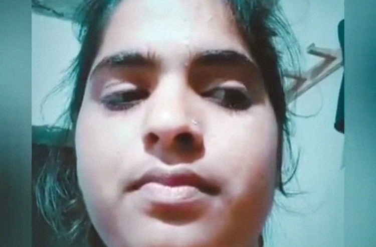 Sexy Video Of Rajna Showing Off Herself Nude Desi Porn