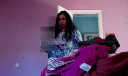 Matured Desi Aunty Sexy Dressing XXX In Bedroom