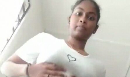 Tamil Hot Babe Stripping And Playing With Horny Pussy