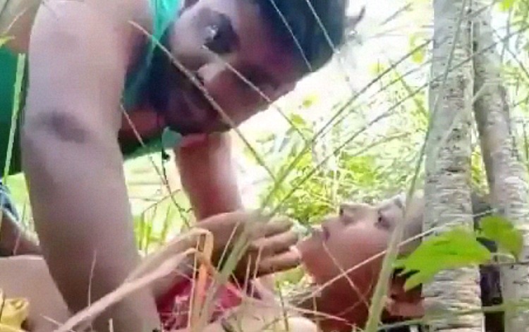 Trapping Hot Desi Village Girl And Fucking Her Outdoor Mms