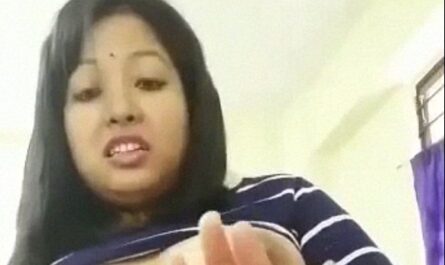 Vegetable Masturbation Video Of Horny Desi Lady With Baingan