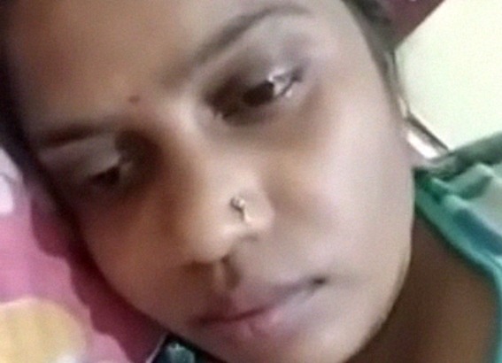 Village Naughty Girl Showing Her Boobs And Fondling For Bf