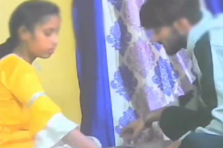 Yellow Kameez Wali Horny Ladki Enjoying Sex With Her Handsome Bf